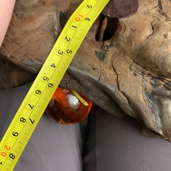 Vintage Cluster of large lucite grapes on wooden base - Picture 7 of 7